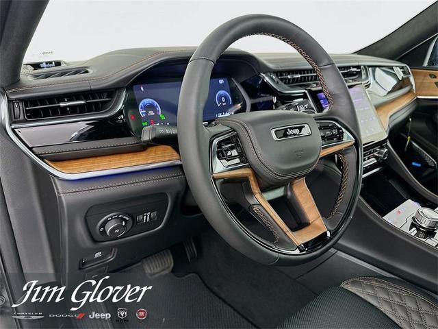 Photo of 2025 Diamond Black Jeep Grand Cherokee L