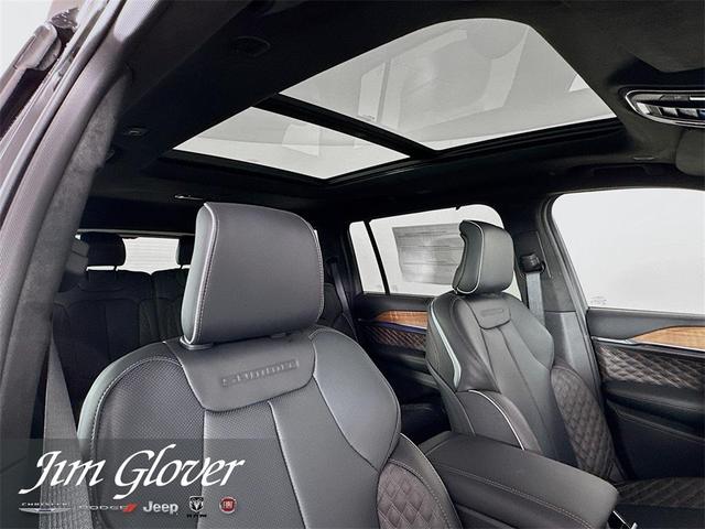 Photo of 2025 Diamond Black Jeep Grand Cherokee L