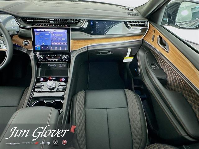 Photo of 2025 Diamond Black Jeep Grand Cherokee L