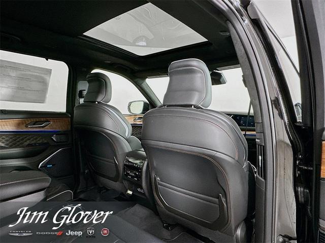 Photo of 2025 Diamond Black Jeep Grand Cherokee L