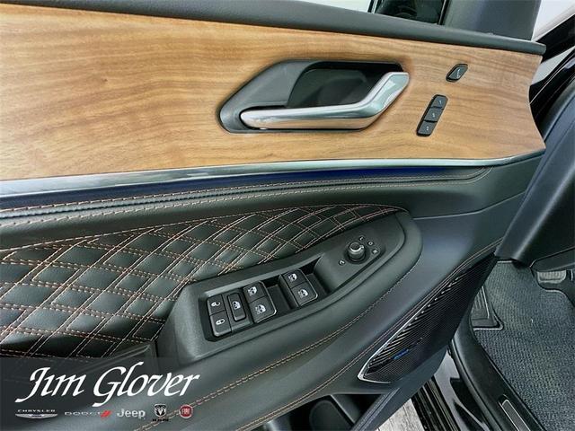 Photo of 2025 Diamond Black Jeep Grand Cherokee L