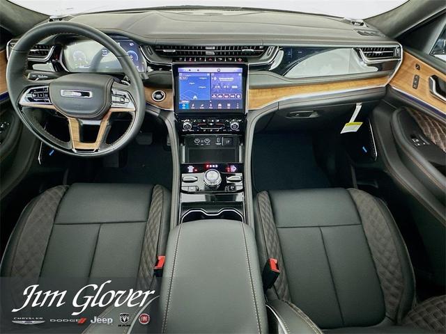 Photo of 2025 Diamond Black Jeep Grand Cherokee L