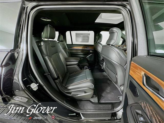 Photo of 2025 Diamond Black Jeep Grand Cherokee L