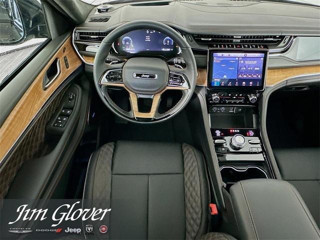 Photo of 2025 Diamond Black Jeep Grand Cherokee L