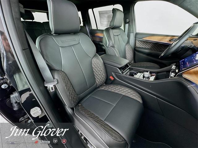 Photo of 2025 Diamond Black Jeep Grand Cherokee L