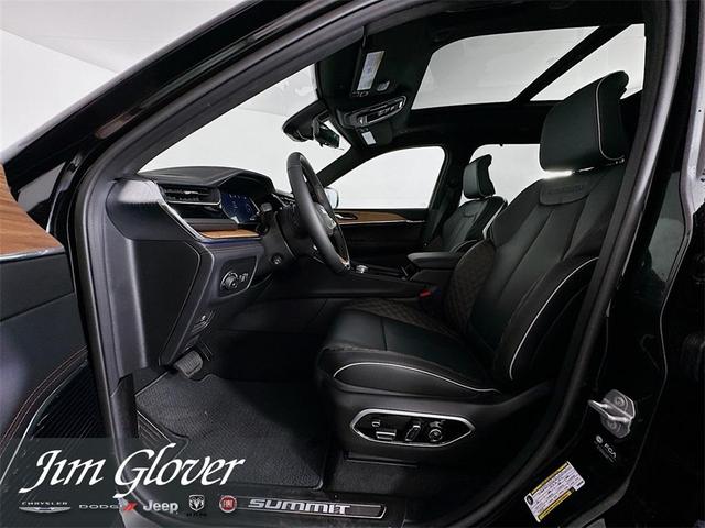 Photo of 2025 Diamond Black Jeep Grand Cherokee L