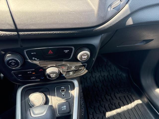 Photo of 2018 Redline Pearlcoat Jeep Compass