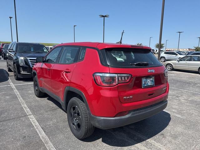 Photo of 2018 Redline Pearlcoat Jeep Compass