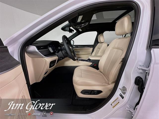 Photo of 2025 Bright White Clearcoat Jeep Grand Cherokee L
