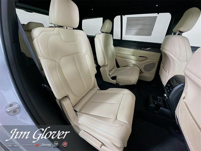 Photo of 2025 Bright White Clearcoat Jeep Grand Cherokee L