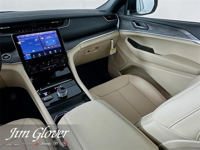 Photo of 2025 Bright White Clearcoat Jeep Grand Cherokee L
