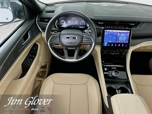 Photo of 2025 Bright White Clearcoat Jeep Grand Cherokee L