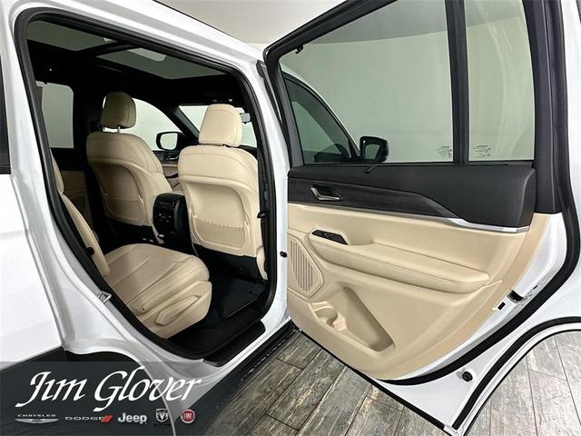 Photo of 2025 Bright White Clearcoat Jeep Grand Cherokee L