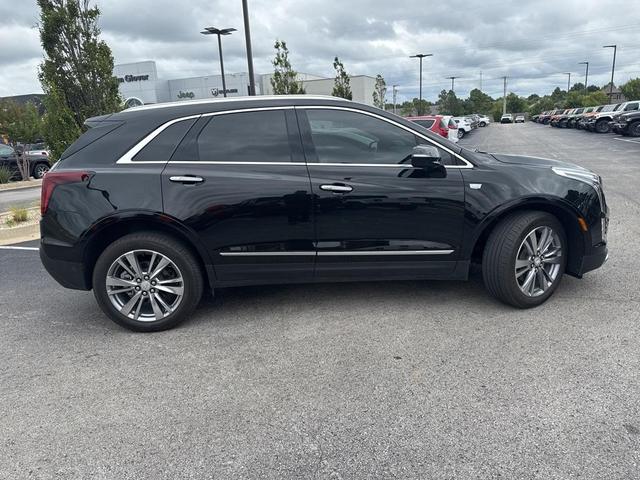 Photo of 2025 Stellar Black Metallic Cadillac XT5