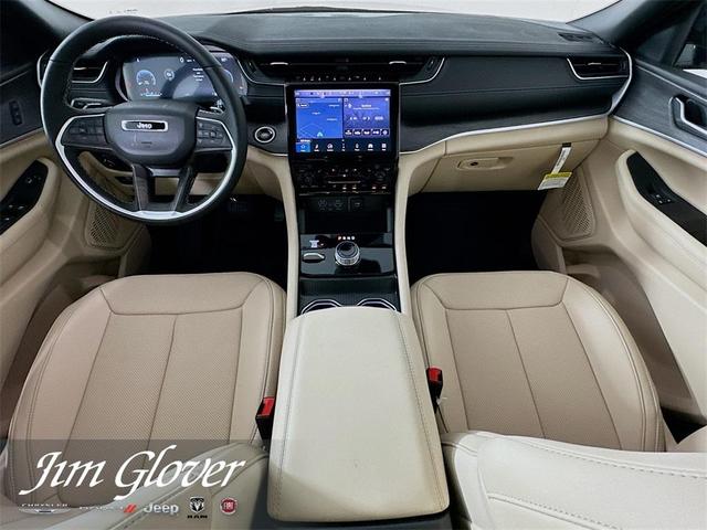 Photo of 2025 Metallic Jeep Grand Cherokee L