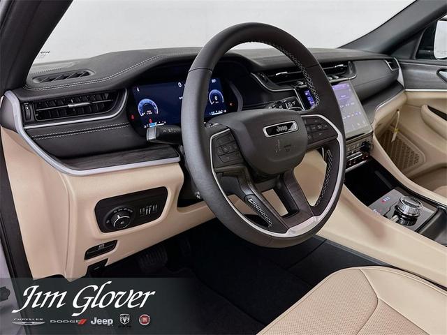 Photo of 2025 Metallic Jeep Grand Cherokee L
