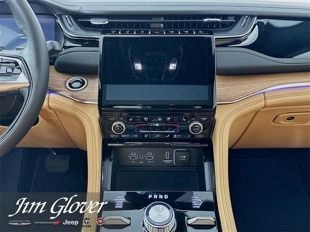 Photo of 2025 Metallic Jeep Grand Cherokee L