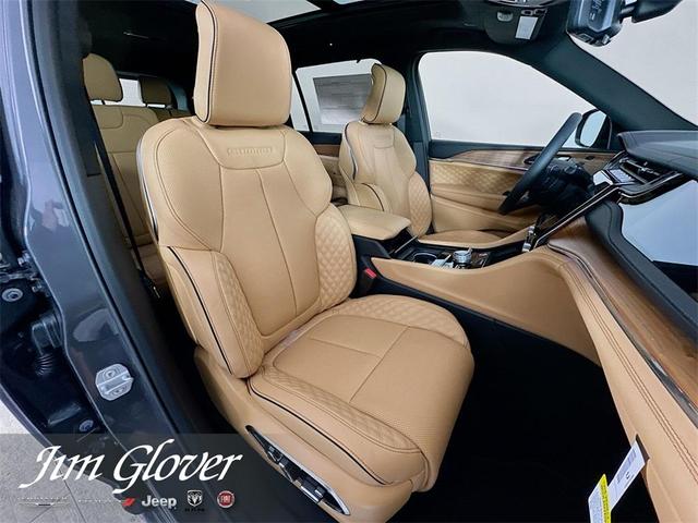Photo of 2025 Metallic Jeep Grand Cherokee L