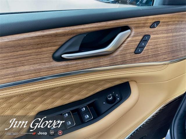 Photo of 2025 Metallic Jeep Grand Cherokee L