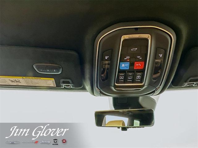 Photo of 2025 Metallic Jeep Grand Cherokee L
