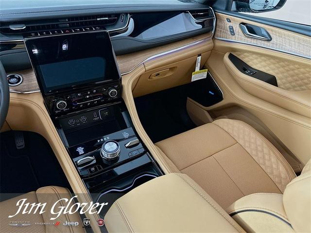Photo of 2025 Metallic Jeep Grand Cherokee L