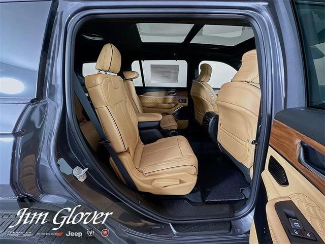 Photo of 2025 Metallic Jeep Grand Cherokee L
