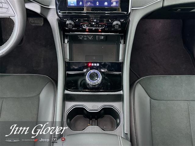 Photo of 2025 Silver Zynith Jeep Grand Cherokee L