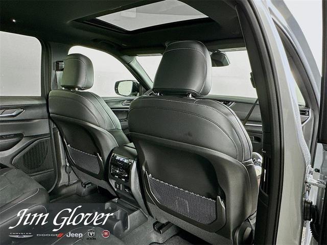 Photo of 2025 Silver Zynith Jeep Grand Cherokee L
