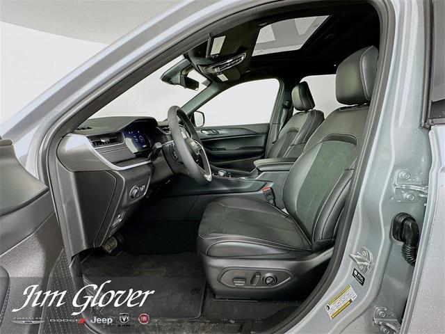 Photo of 2025 Silver Zynith Jeep Grand Cherokee L