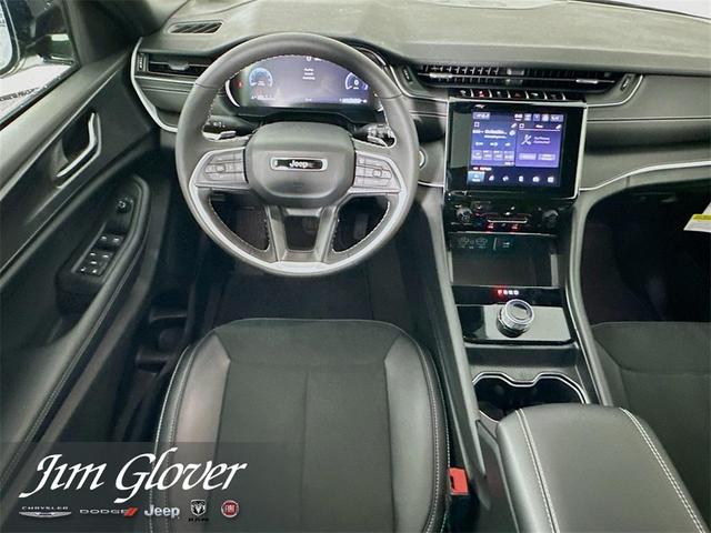 Photo of 2025 Silver Zynith Jeep Grand Cherokee L