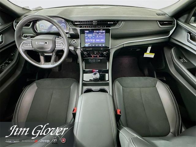 Photo of 2025 Silver Zynith Jeep Grand Cherokee L
