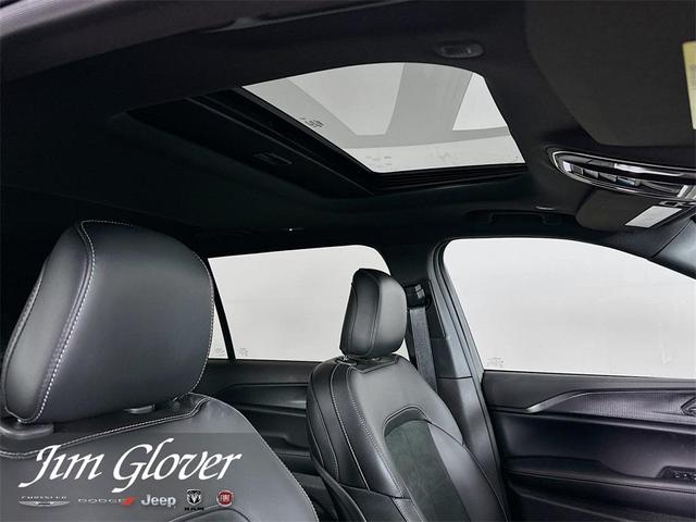 Photo of 2025 Silver Zynith Jeep Grand Cherokee L