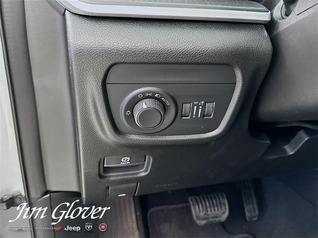 Photo of 2025 Silver Zynith Jeep Grand Cherokee L