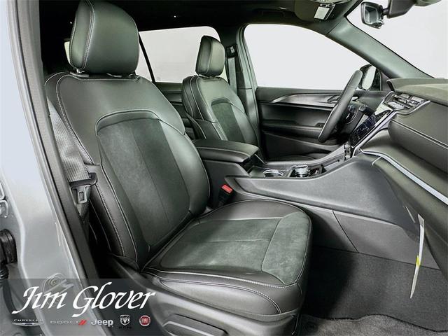 Photo of 2025 Silver Zynith Jeep Grand Cherokee L