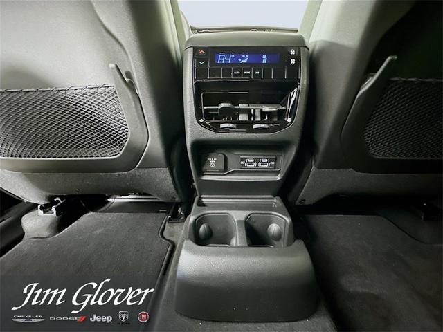Photo of 2025 Silver Zynith Jeep Grand Cherokee L