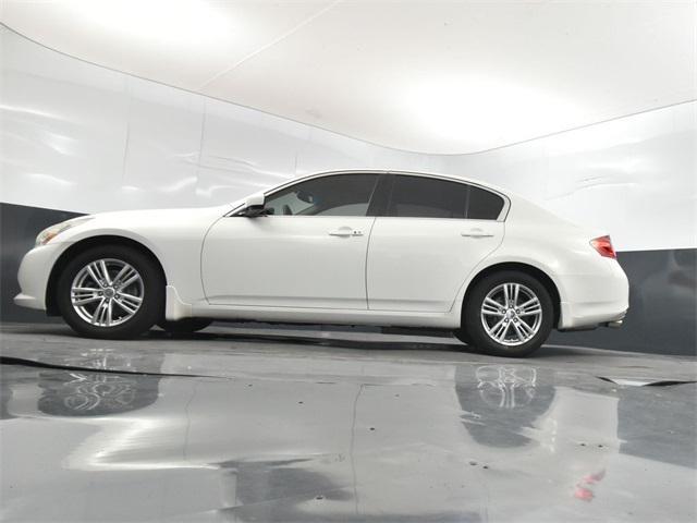 Photo of 2013 Moonlight White INFINITI G37x