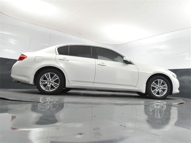 Photo of 2013 Moonlight White INFINITI G37x