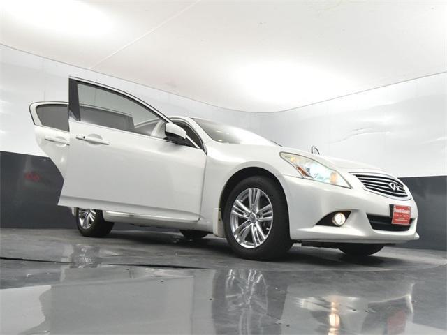 Photo of 2013 Moonlight White INFINITI G37x