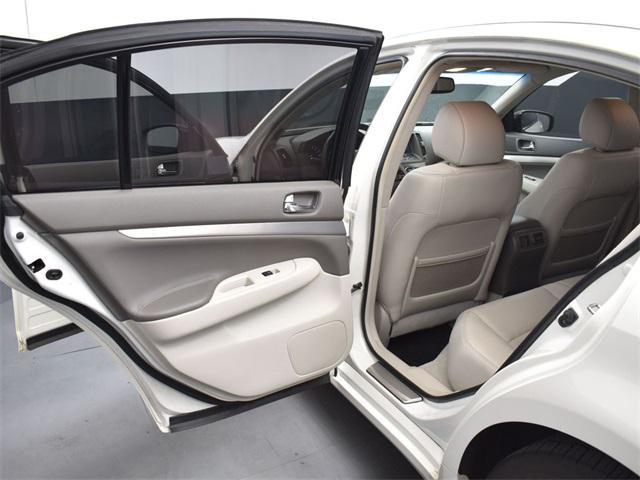 Photo of 2013 Moonlight White INFINITI G37x