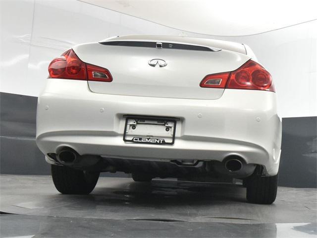 Photo of 2013 Moonlight White INFINITI G37x