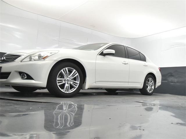 Photo of 2013 Moonlight White INFINITI G37x