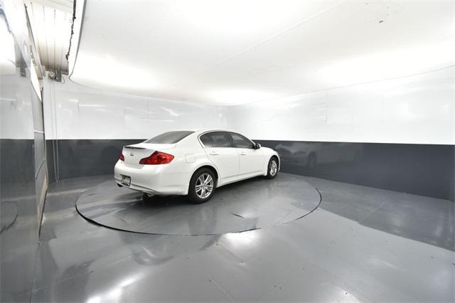 Photo of 2013 Moonlight White INFINITI G37x