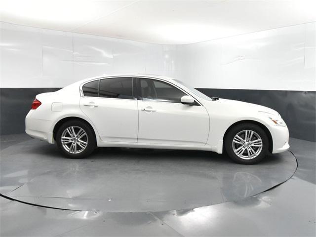 Photo of 2013 Moonlight White INFINITI G37x