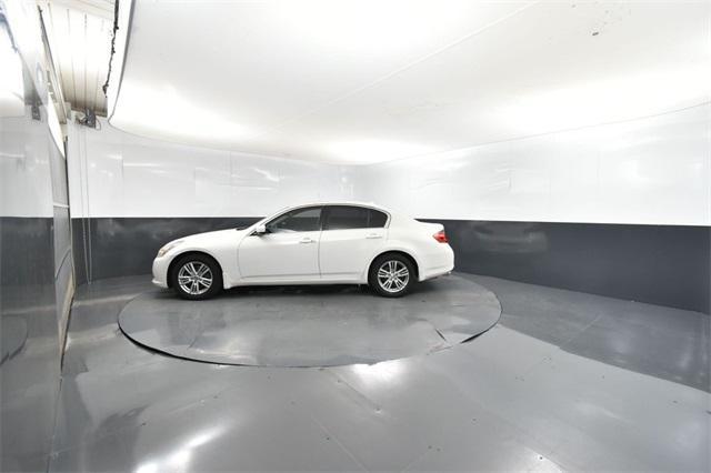 Photo of 2013 Moonlight White INFINITI G37x