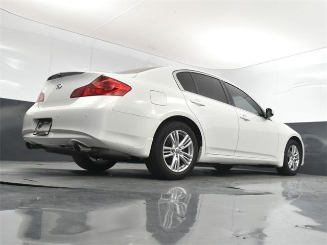 Photo of 2013 Moonlight White INFINITI G37x