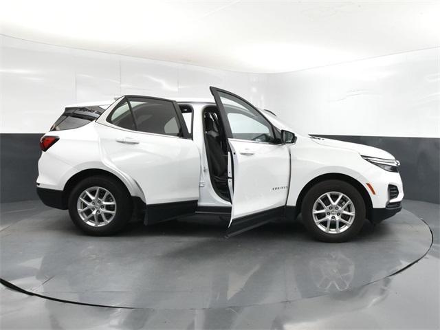 Photo of 2024 Summit White Chevrolet Equinox