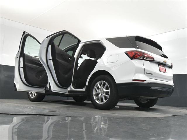 Photo of 2024 Summit White Chevrolet Equinox