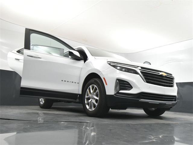 Photo of 2024 Summit White Chevrolet Equinox