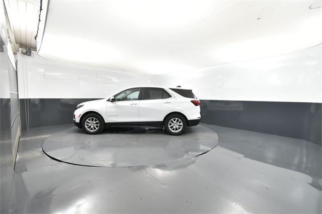 Photo of 2024 Summit White Chevrolet Equinox