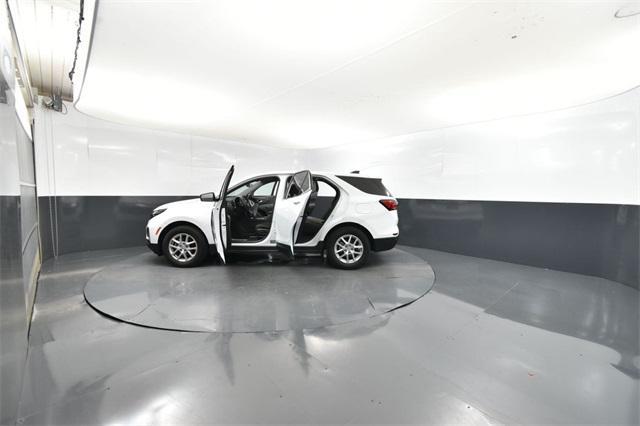 Photo of 2024 Summit White Chevrolet Equinox